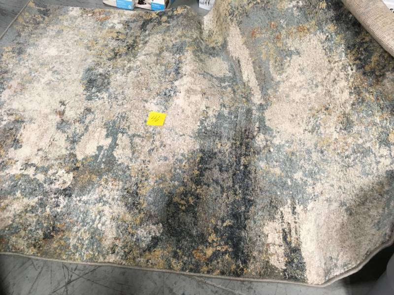 lot 46 image: Area Rug  in good condition