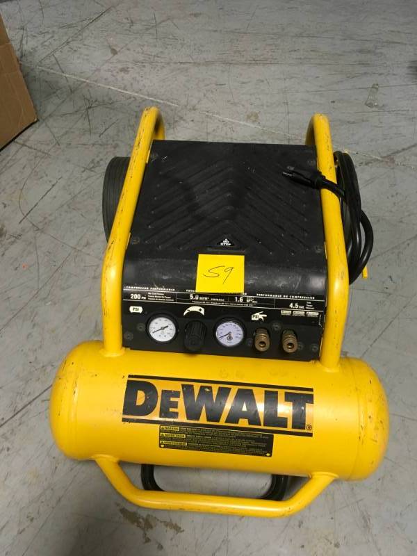 lot 59 image: DEWALT 4.5 Gal. Portable Electric Air Compressor in good condition