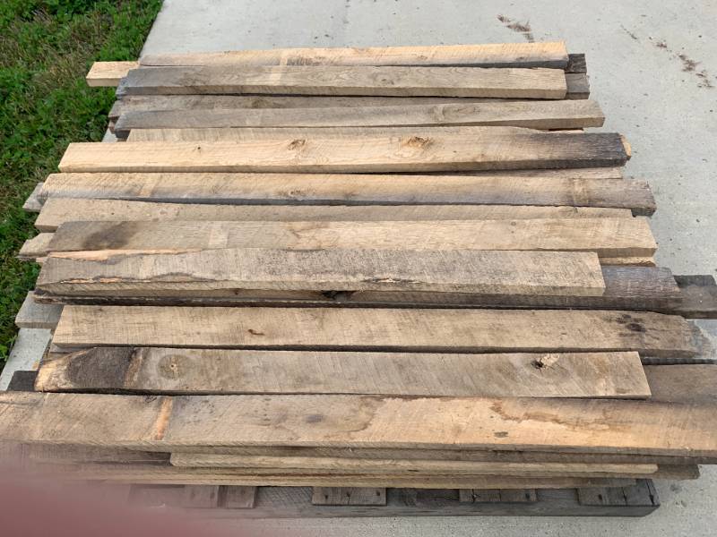 lot 2 image: Reclaimed Wood Over 75 Pieces 2x4  Approx 4 - 412 Long