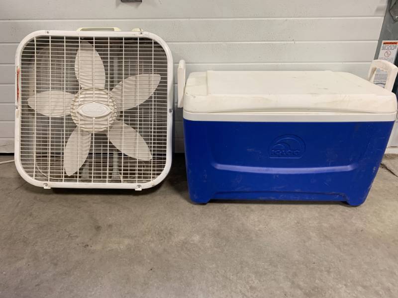 lot 18 image: 3 Speed Fan & Igloo Cooler