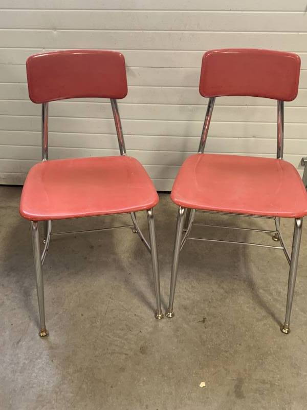lot 22 image: Set of 2 Orange 1960s Heywood Wakefield Hey Woodite Chairs