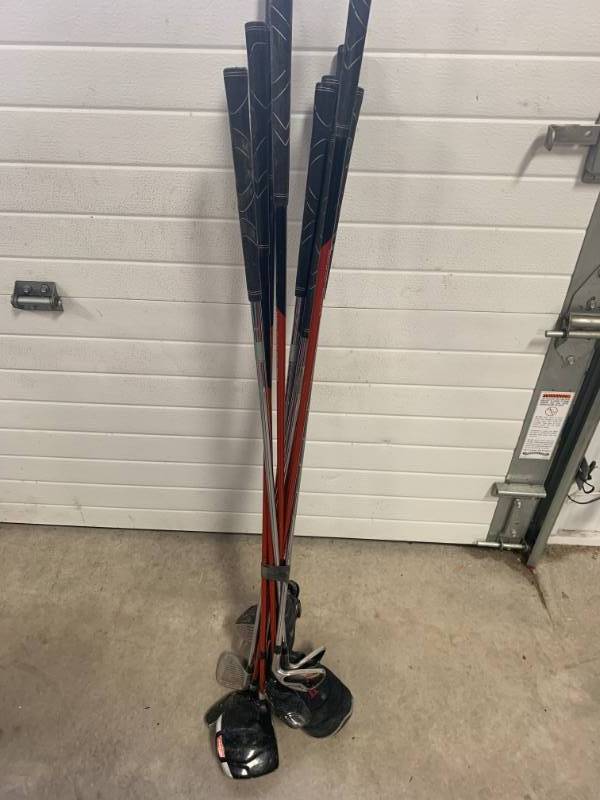 lot 24 image: Full Set of Affinity H2 Golf Club Set