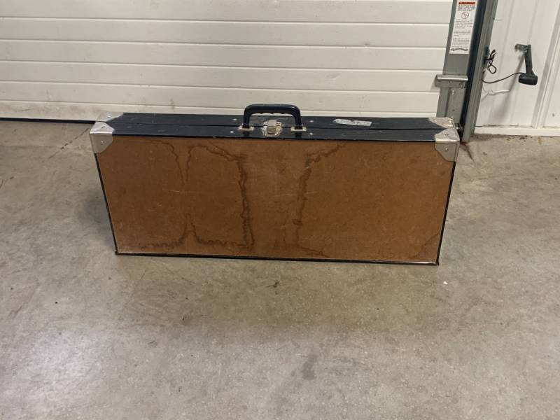 lot 25 image: Folding Briefcase Picnic Table