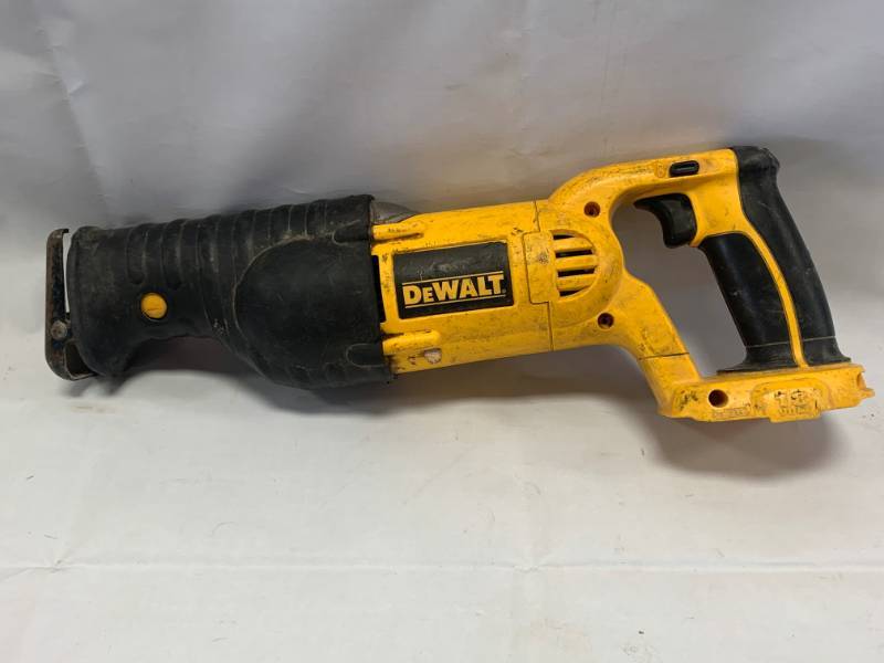 lot 40 image: DeWalt DC385  Reciprocating tested not working