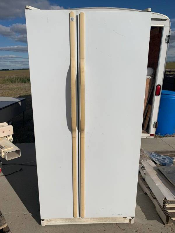 lot 44 image: GE Refrigerator  Freezer (tested working)