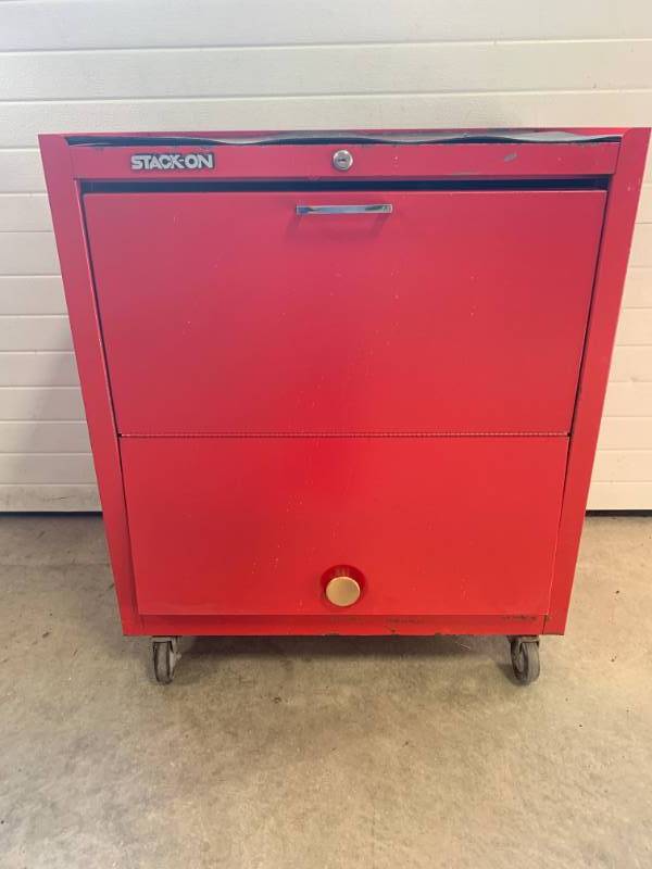 lot 51 image: Stack On Toolbox & All Contents