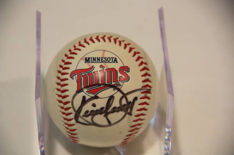 lot 1 image: Kirby Puckett Single Signed Baseball Auto JSA COA