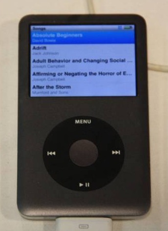 lot 5 image: Working IPOD Classic 160 GB