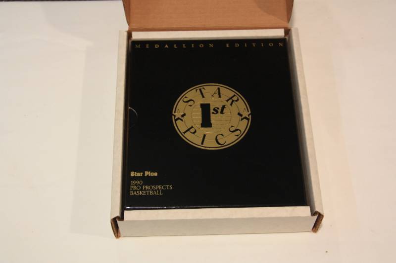 lot 11 image: 1990 Star Pics Basketball Medallion Edition Complete Box Set