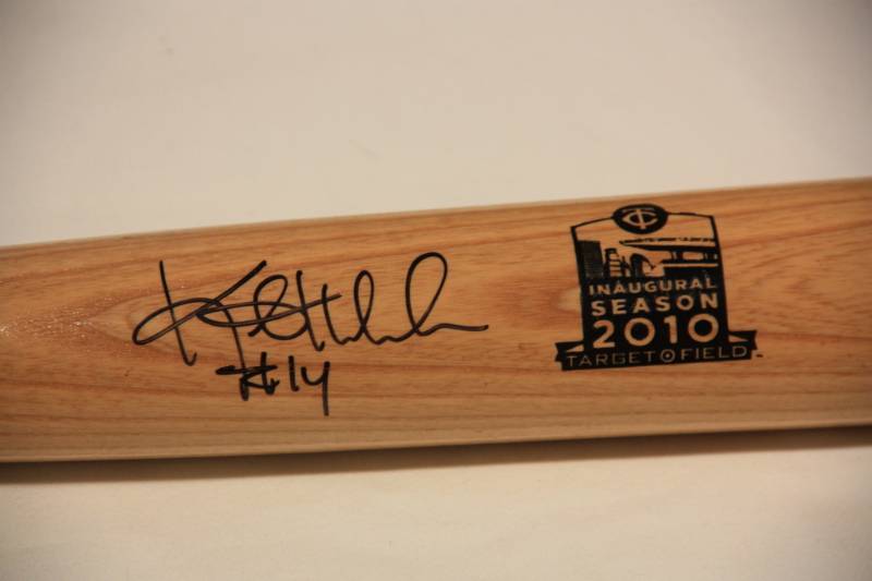 lot 2 image: Kent Hrbek Single Signed Full Size Baseball Bat Auto
