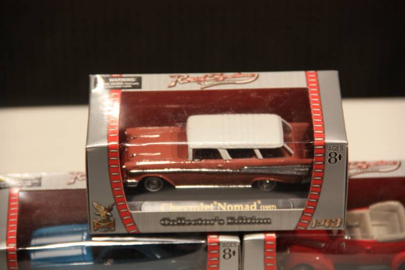 lot 39 image: Road Signature 143 Die Cast Car Lot  5 Items