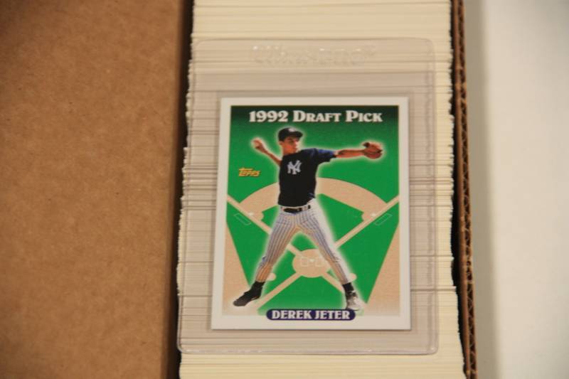 lot 49 image: 1993 Topps Baseball Complete Set Derek Jeter Rookie