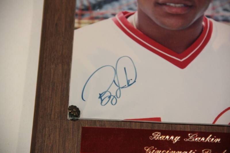 lot 68 image: Barry Larkin 8x10 Plaque Auto JSA COA