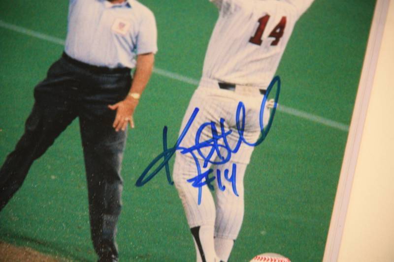 lot 71 image: Kent Hrbek 8x10 Photo Auto
