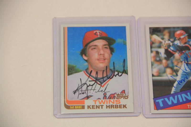 lot 73 image: Minnesota Twins In Person Auto Lot  3 Items