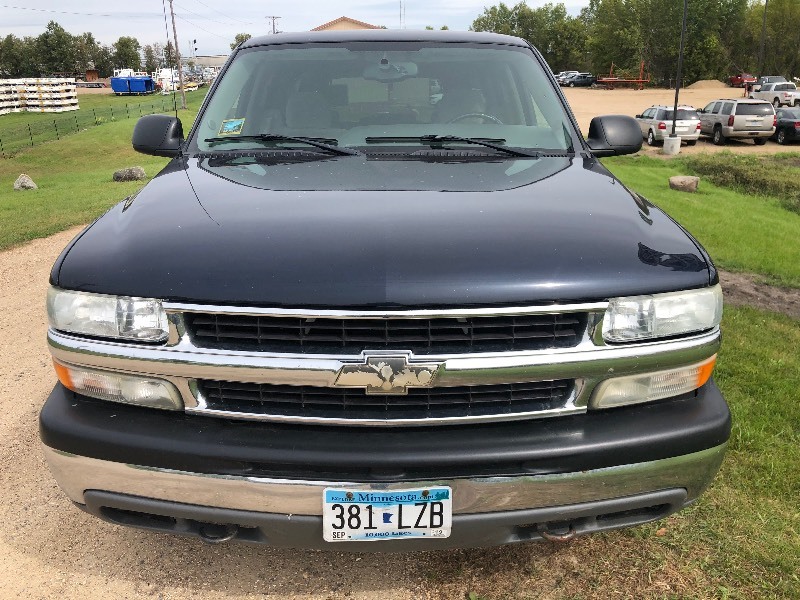 2004 Chevy Suburban 4x4 -No Reserve-