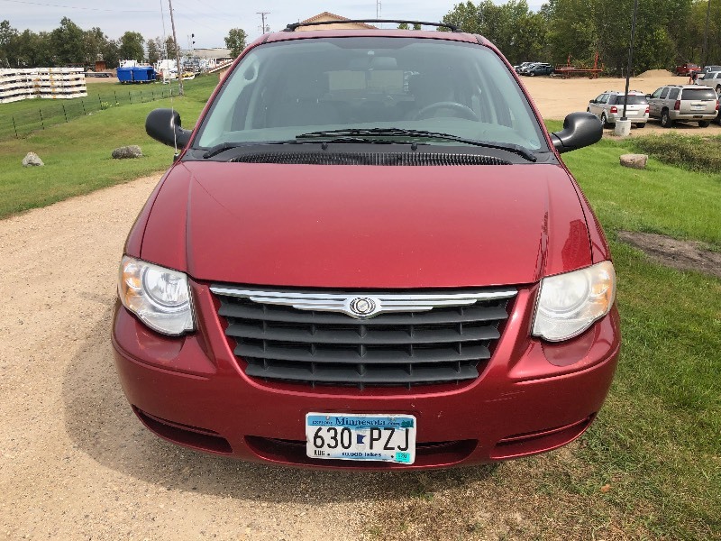 2006 Chrysler Town & Country -No Reserve-