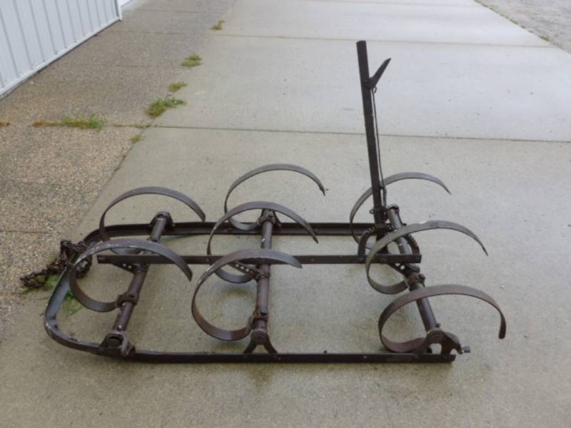 lot 6 image: Antique Farm Equipment