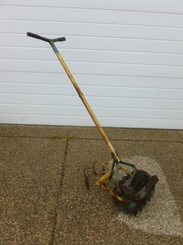 lot 7 image: Vintage Cultivator