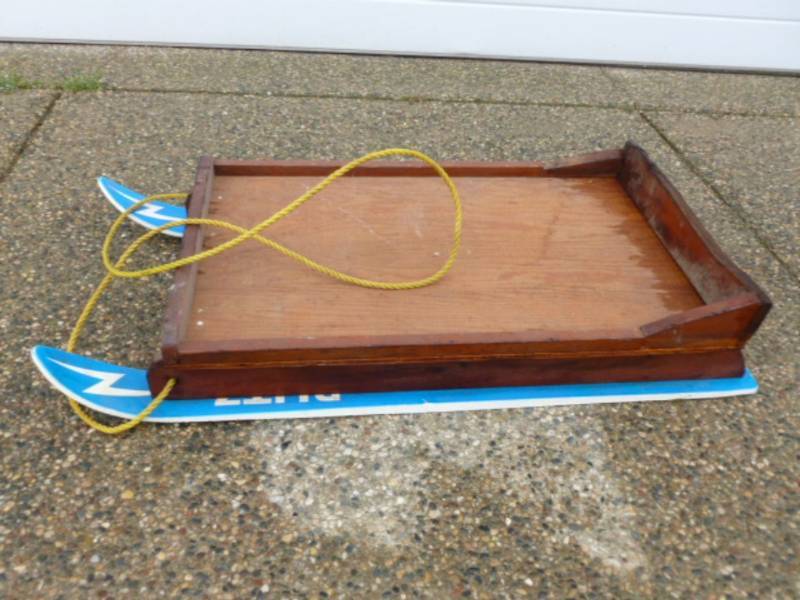 lot 11 image: Wooden Sled