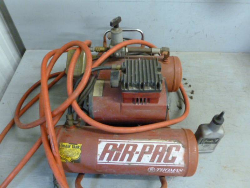 lot 15 image: Air Compressor