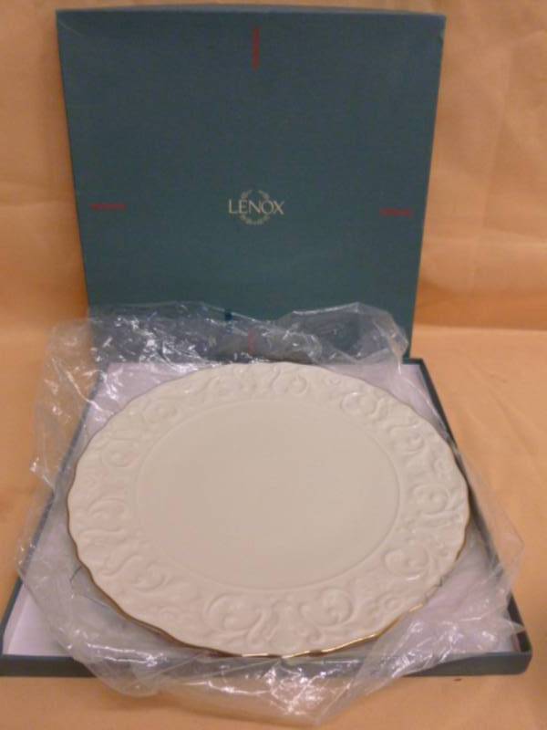 lot 18 image: Lenox Plate