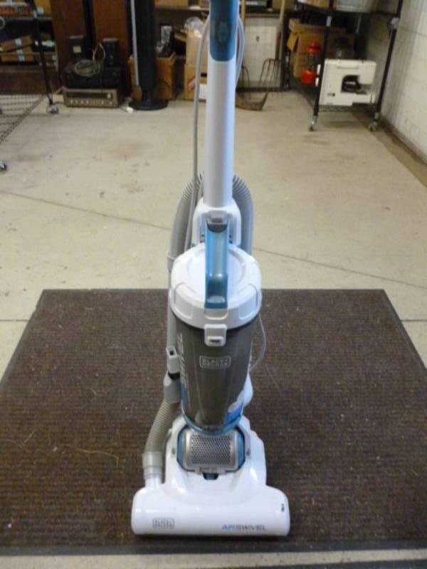 lot 23 image: Vacuum Cleaner