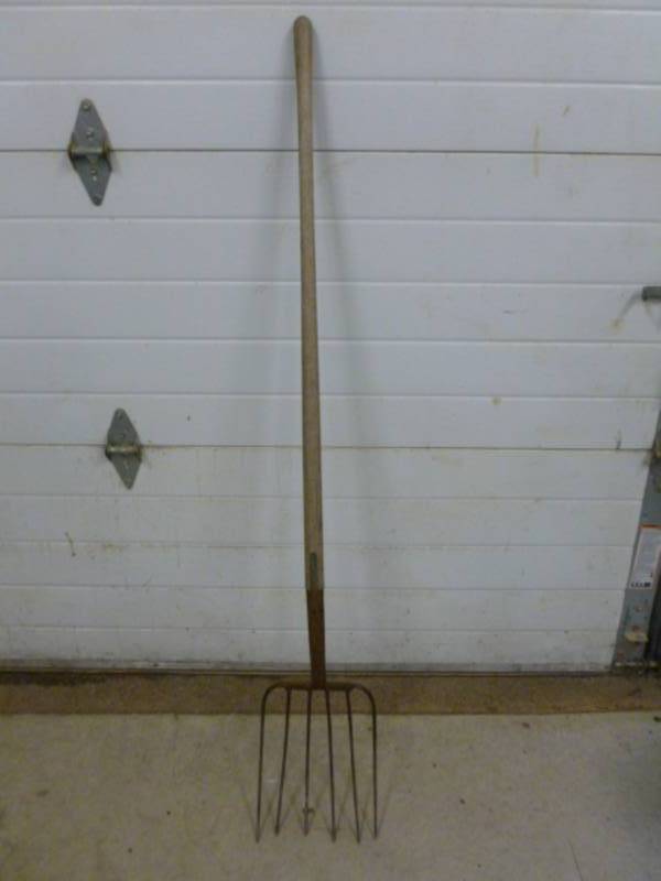 lot 25 image: Vintage Hay Fork
