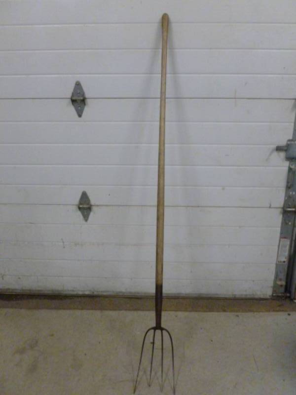 lot 26 image: Vintage Hay Fork