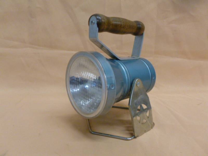 lot 29 image: Vintage Camp Light