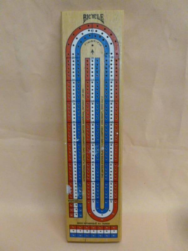 lot 30 image: Cribbage Board