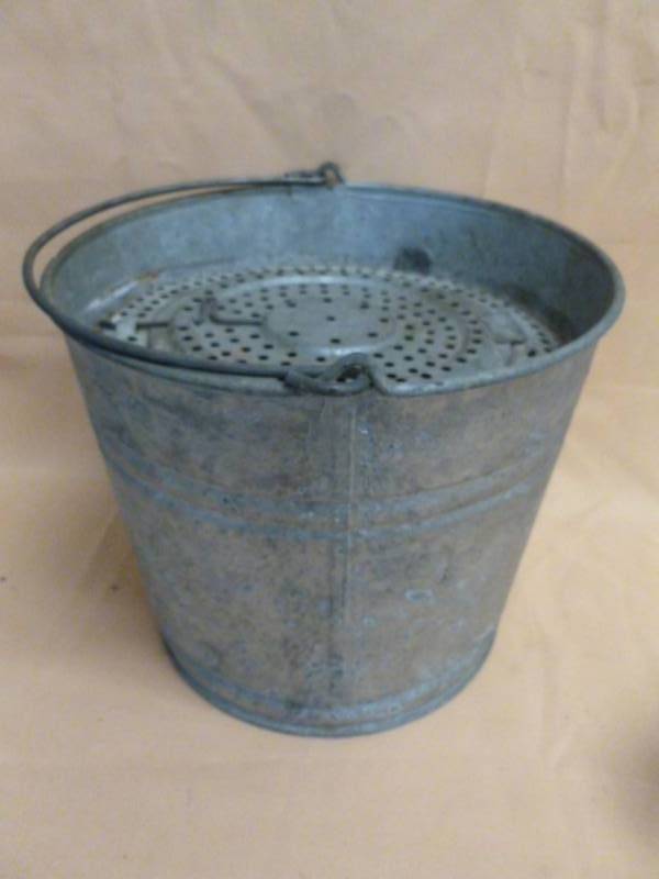 lot 48 image: Vintage Minnow Bucket
