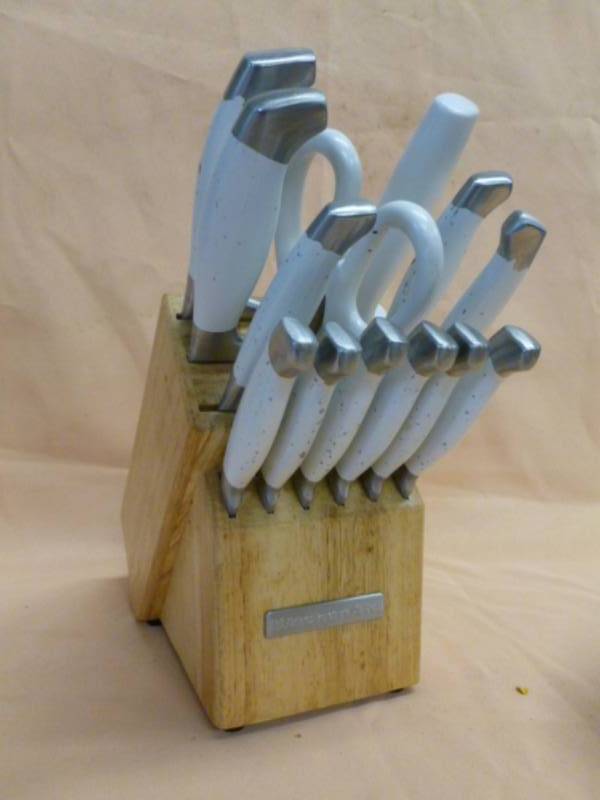 lot 56 image: Knife Set