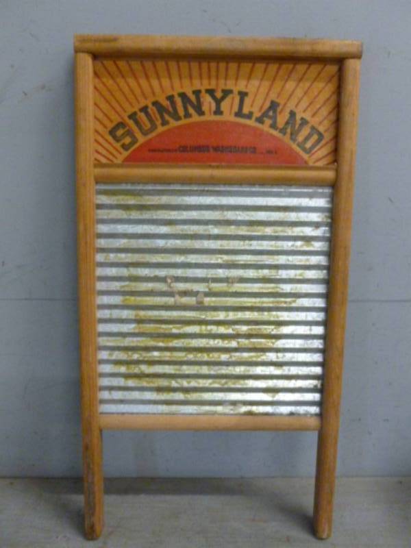 lot 86 image: Vintage Wash Board