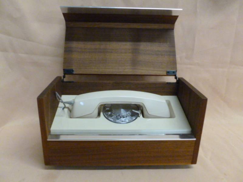 lot 87 image: Mid Century Modern Telephone