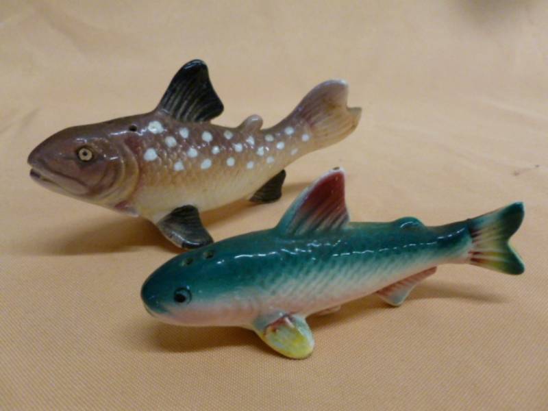 lot 95 image: Vintage Salt And Pepper Set