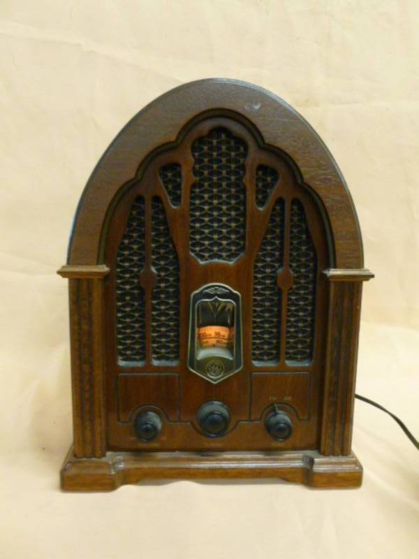 lot 101 image: Retro Radio