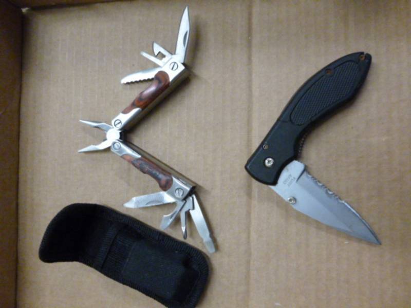 lot 145 image: Pocket Knives