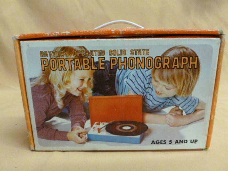 lot 149 image: Vintage Phonograph