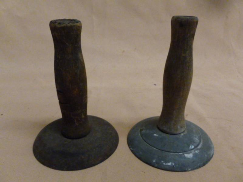 lot 152 image: Vintage Hog Scrapers