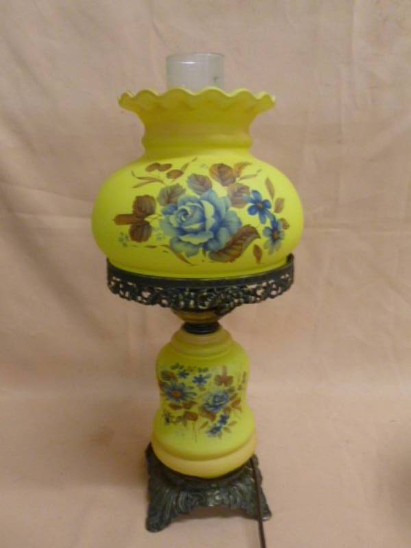lot 162 image: Vintage Lamp