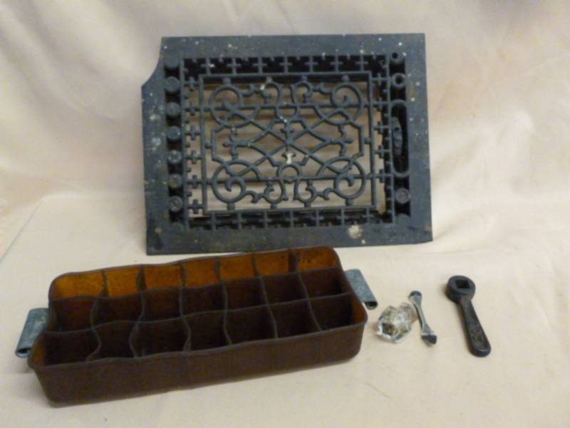 lot 178 image: Vintage Items