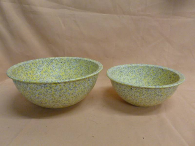 lot 181 image: Vintage Bowl Set