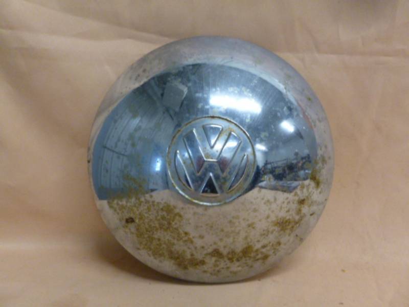 lot 186 image: Vintage Hub Cap