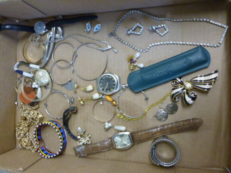 lot 187 image: Jewelry