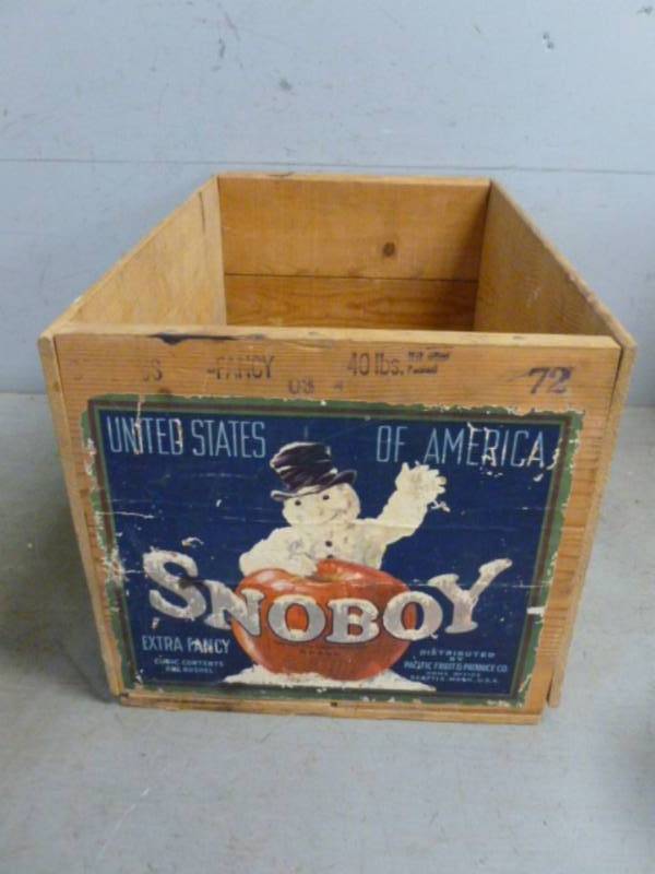 lot 222 image: Vintage Wooden Box