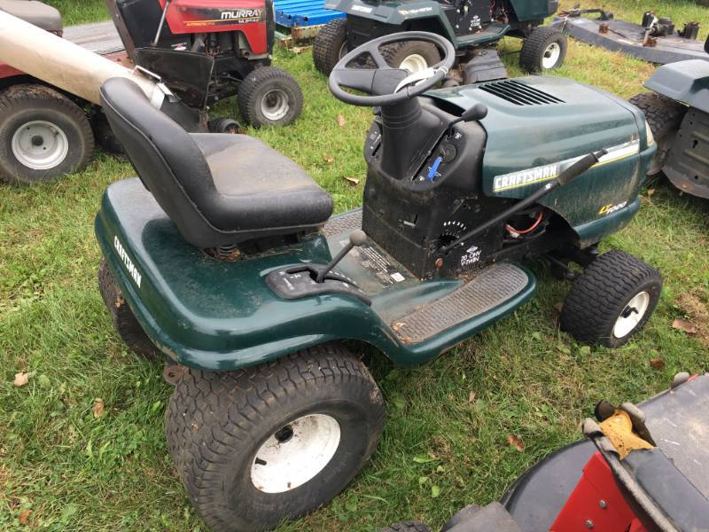 lot 20 image: Craftsman LT 1000 Riding Lawn Mower