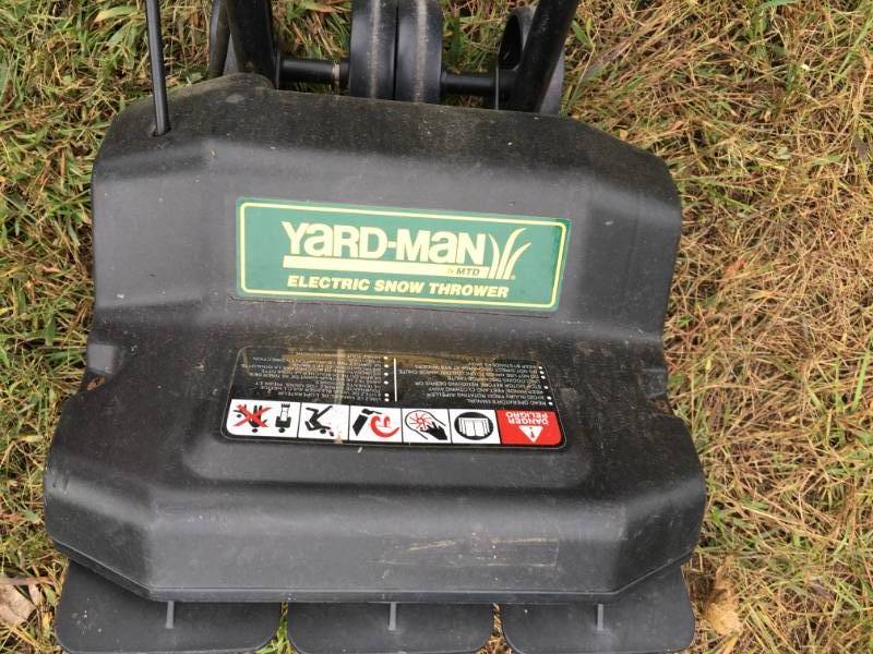 lot 33 image: Yardman Electric Snow Thrower