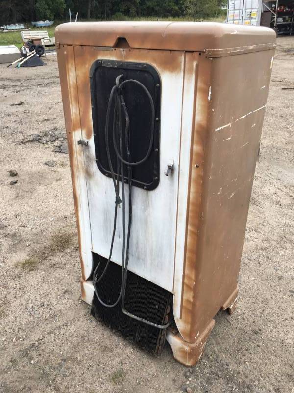 lot 40 image: Antique Frigidaire Refrigerate