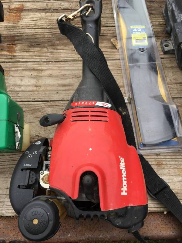lot 74 image: Homelight Weed Whacker